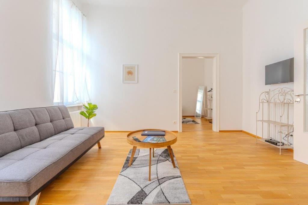 Deluxe Apartments Near The Center Krems an der Donau Esterno foto
