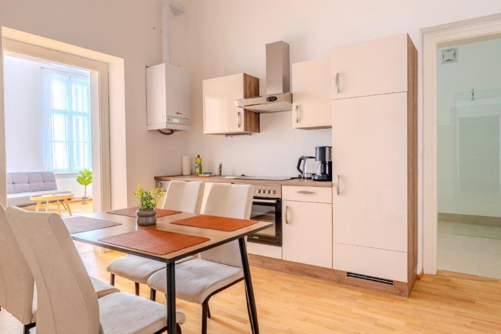 Deluxe Apartments Near The Center Krems an der Donau Esterno foto