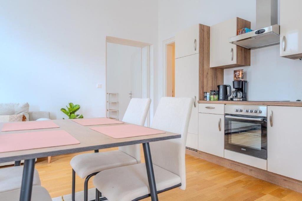 Deluxe Apartments Near The Center Krems an der Donau Esterno foto
